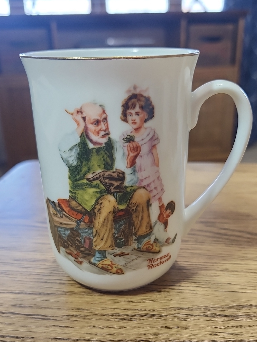 Norman Rockwell Museum Porcelain Mug Cup Gold Trim 1982 Japan The Cobbler